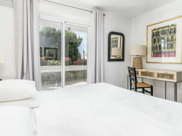 Nueva Andalucia – 4B Hilltop Villa – West Facing