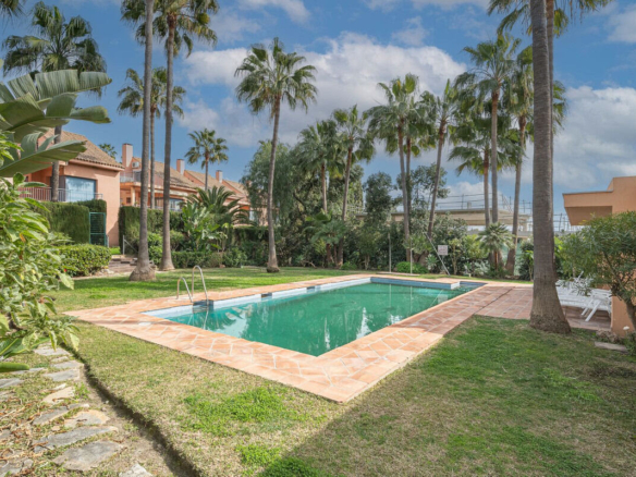 Nueva Andalucia – 3B Townhouse – Near Los Naranjos Golf