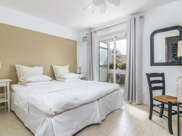 Nueva Andalucia – 4B Hilltop Villa – West Facing