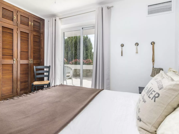 Nueva Andalucia – 4B Hilltop Villa – West Facing