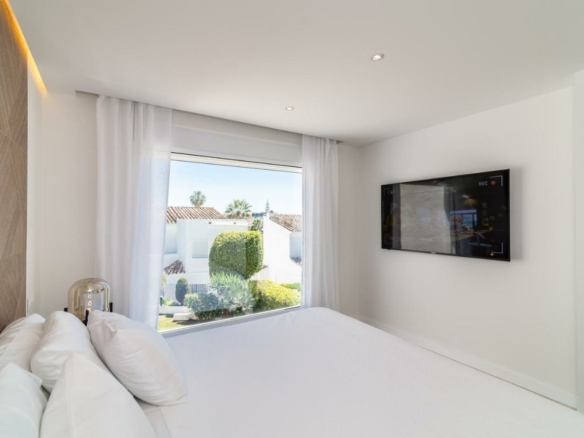 Reserved – Nueva Andalucia –  Nice 3B Townhouse – Central