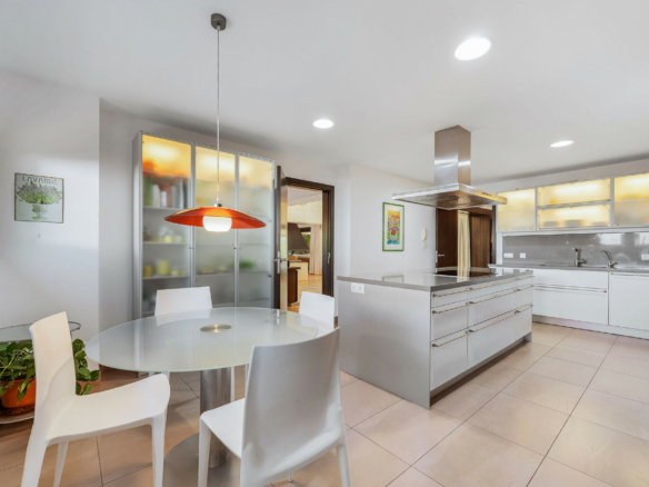 Nueva Andalucia  – 4B Modern villa – Central