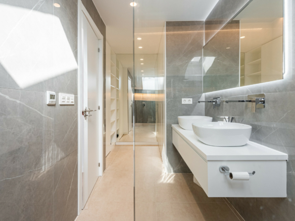 Nueva Andalucia – Reformed 3B Penthouse – Sea Views