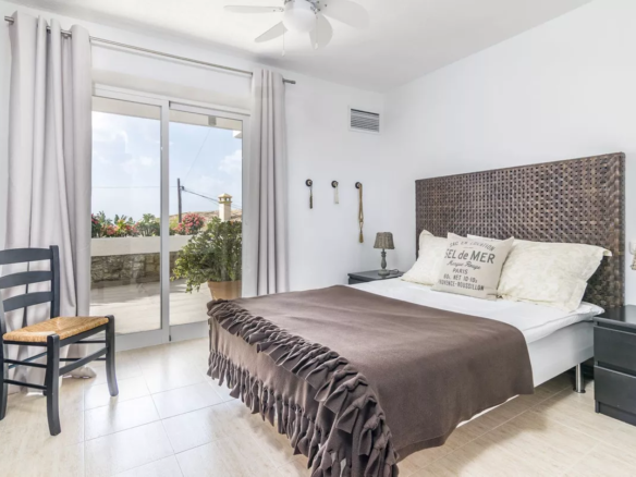 Nueva Andalucia – 4B Hilltop Villa – West Facing