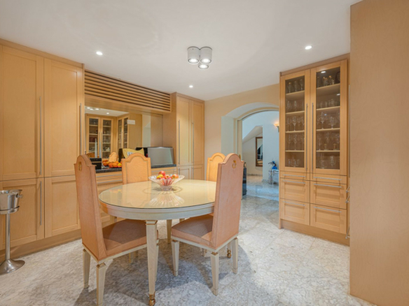 Golden Mile – Villa to Reform – Sea Views