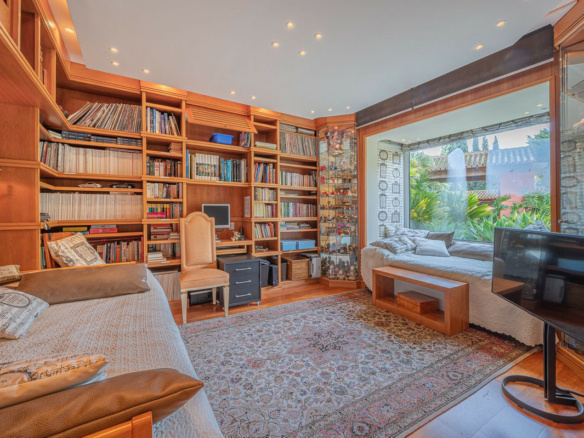 Golden Mile – Villa to Reform – Sea Views
