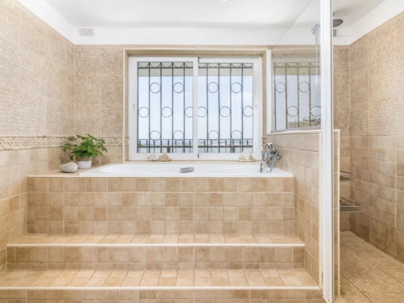 Nueva Andalucia – 4B Hilltop Villa – West Facing