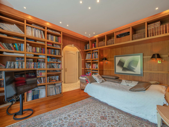 Golden Mile – Villa to Reform – Sea Views