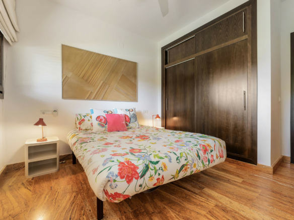 Nueva Andalucia  – 4B Modern villa – Central