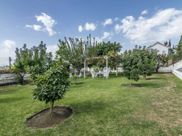 Nueva Andalucia – 4B Hilltop Villa – West Facing