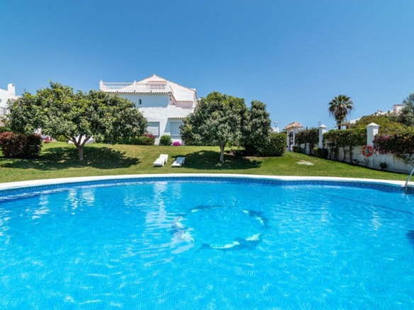 Reserved – Nueva Andalucia –  Nice 3B Townhouse – Central