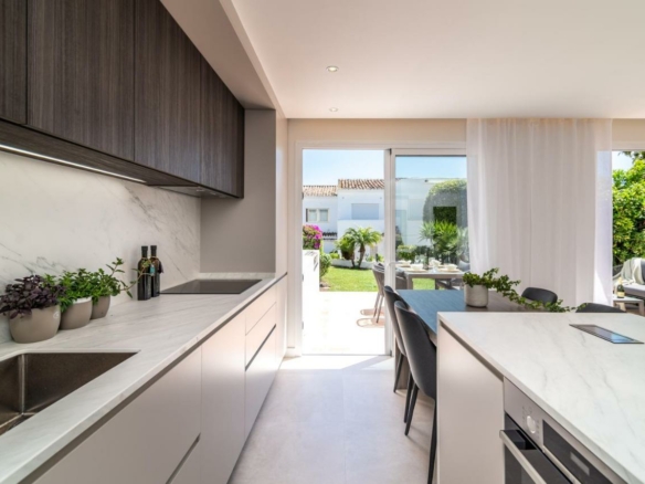 Reserved – Nueva Andalucia –  Nice 3B Townhouse – Central