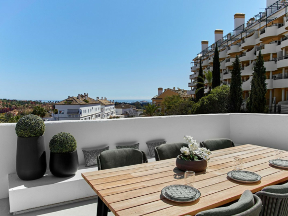 Nueva Andalucia – Nice 3B Penthouse – East facing