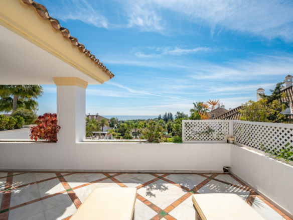 Golden Mile – 4B Penthouse – Sea views -Gated