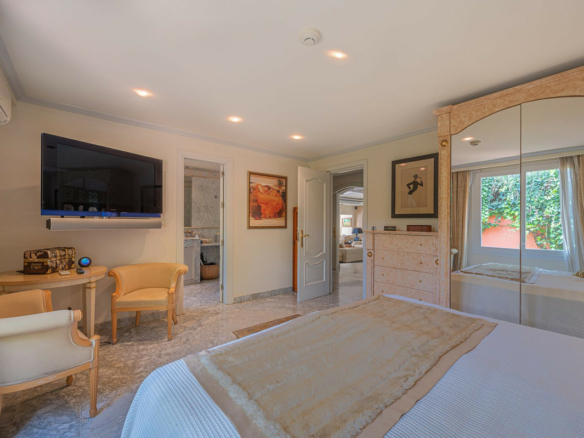 Golden Mile – Villa to Reform – Sea Views