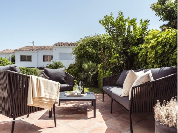 Reserved – Nueva Andalucia –  Nice 3B Townhouse – Central