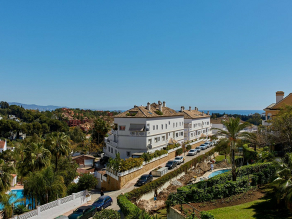 Nueva Andalucia – Nice 3B Penthouse – East facing