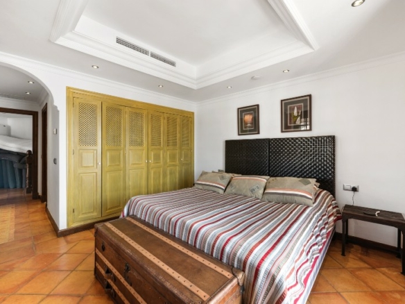Nueva Andalucia – 3B Corner Townhouse  – West facing