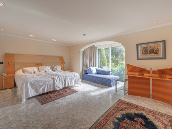 Golden Mile – Villa to Reform – Sea Views