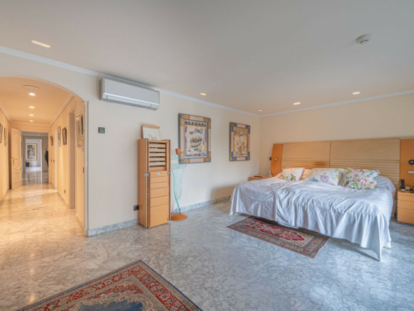 Golden Mile – Villa to Reform – Sea Views