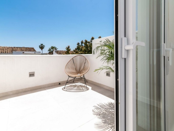 Reserved – Nueva Andalucia –  Nice 3B Townhouse – Central