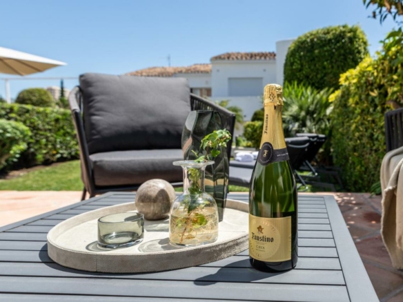 Reserved – Nueva Andalucia –  Nice 3B Townhouse – Central
