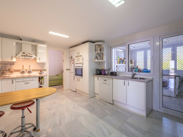 Golden Mile – 4B Penthouse – Sea views -Gated