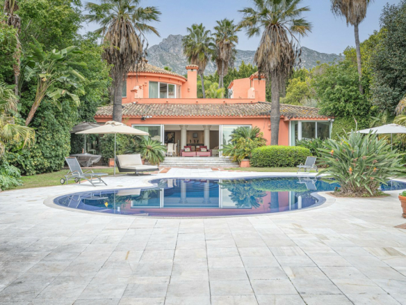 Golden Mile – Villa to Reform – Sea Views