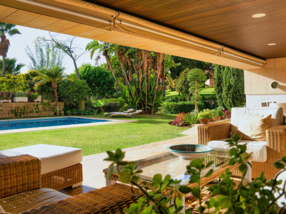 Nueva Andalucia  – 4B Modern villa – Central