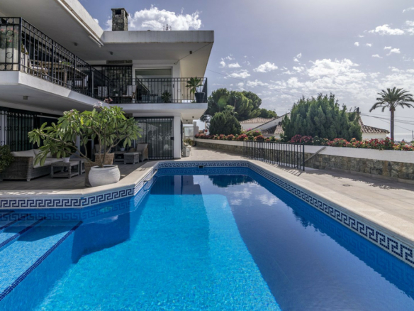 Nueva Andalucia – 4B Hilltop Villa – West Facing