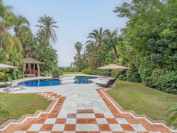 Golden Mile – Villa to Reform – Sea Views