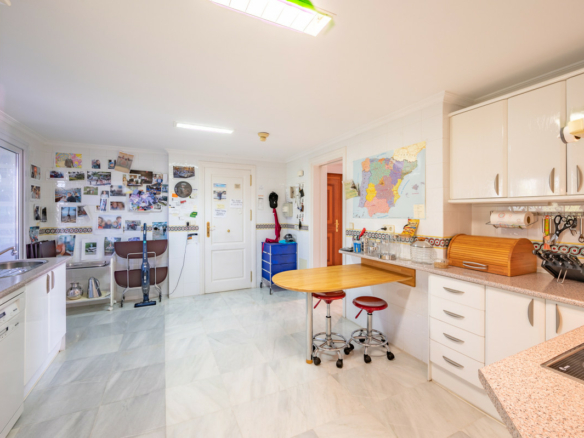 Golden Mile – 4B Penthouse – Sea views -Gated
