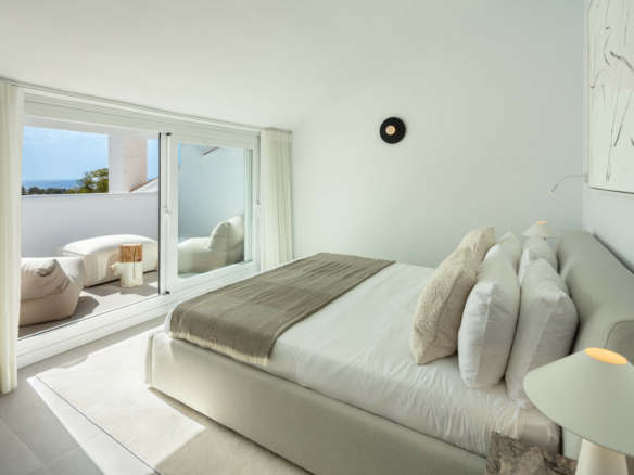 Nueva Andalucia  – 3B Penthouse – Sea Views