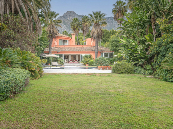 Golden Mile – Villa to Reform – Sea Views