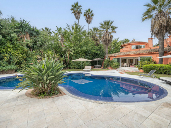 Golden Mile – Villa to Reform – Sea Views