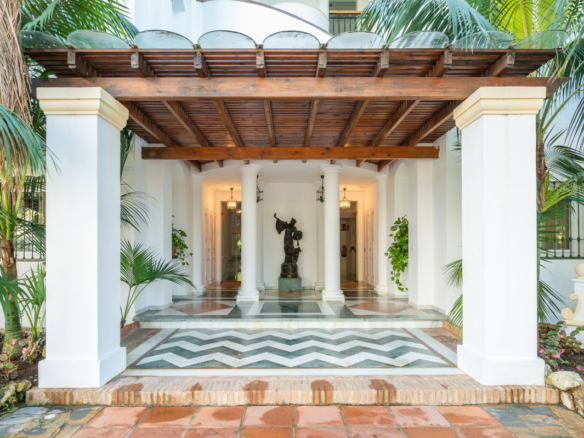 Golden Mile – 4B Penthouse – Sea views -Gated