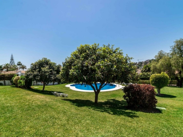 Reserved – Nueva Andalucia –  Nice 3B Townhouse – Central