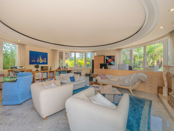 Golden Mile – Villa to Reform – Sea Views