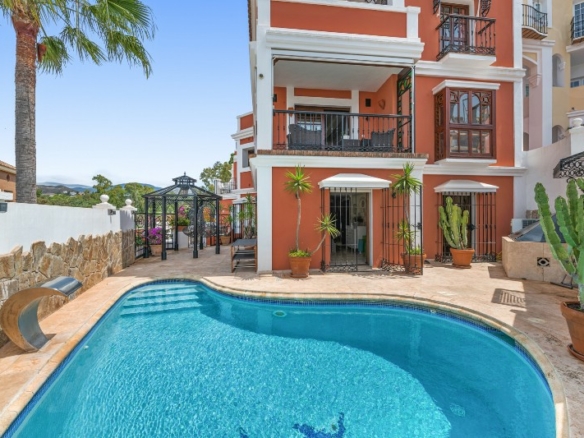 Nueva Andalucia – 3B Corner Townhouse  – West facing