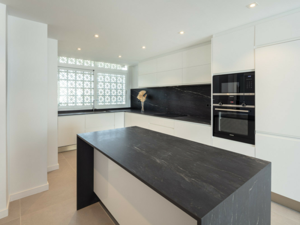 Nueva Andalucia  – 3B Penthouse – Sea Views