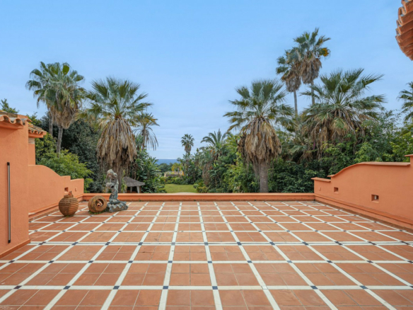 Golden Mile – Villa to Reform – Sea Views