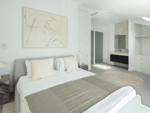 Nueva Andalucia  – 3B Penthouse – Sea Views