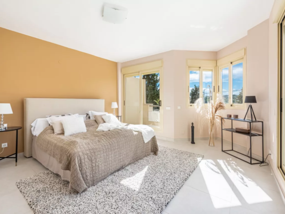 Nueva Andalucia – 2B Penthouse – Central – Key ready