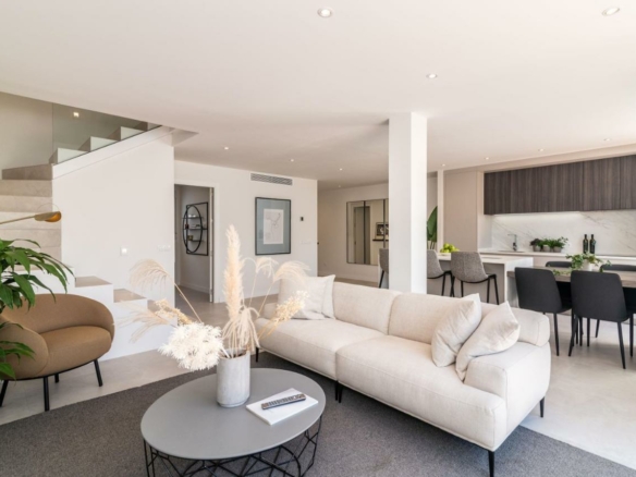 Reserved – Nueva Andalucia –  Nice 3B Townhouse – Central