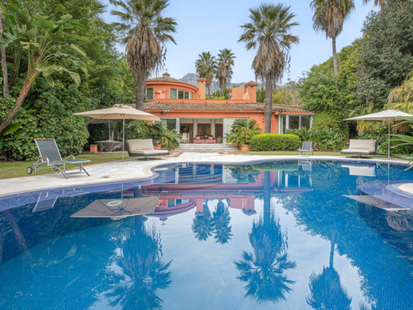Golden Mile – Villa to Reform – Sea Views