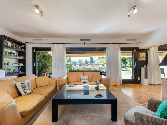 Nueva Andalucia  – 4B Modern villa – Central