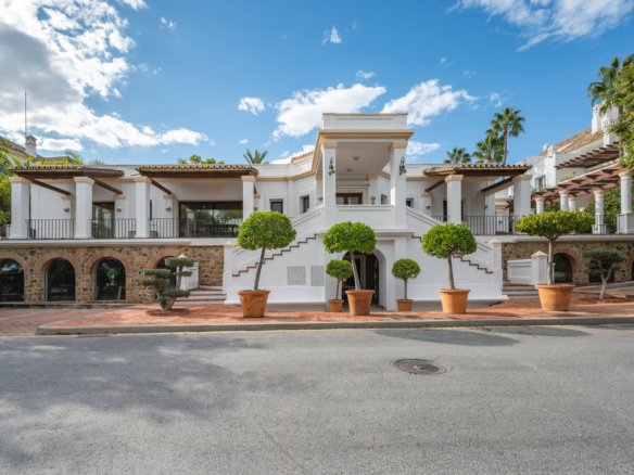 Golden Mile – 4B Penthouse – Sea views -Gated