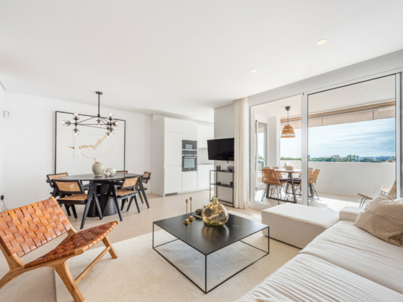 Nueva Andalucia – Reformed 3B Penthouse – Sea Views