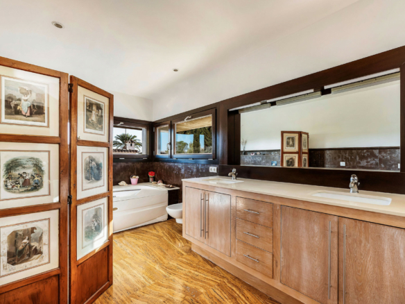Nueva Andalucia  – 4B Modern villa – Central
