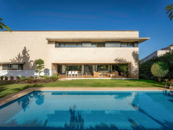 Nueva Andalucia  – 4B Modern villa – Central